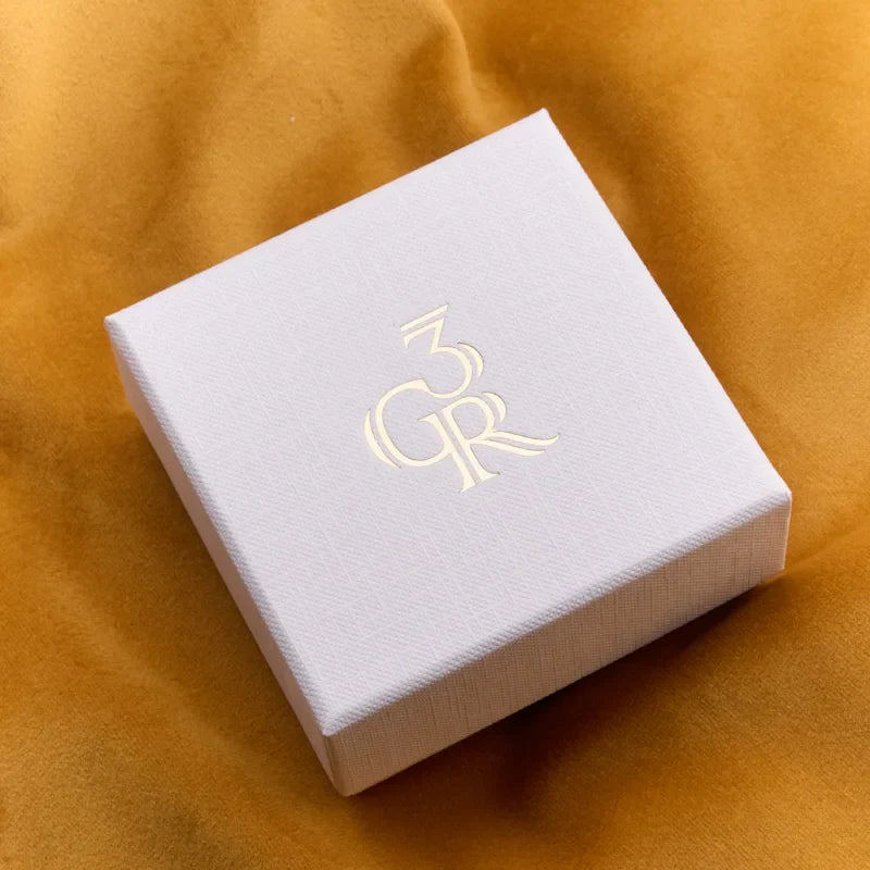 Elegant white jewellery box with gold logo, premium 3GR packaging for elegant gift presentation.